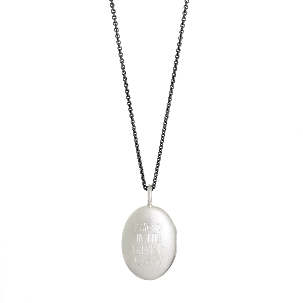 Medaillon oval klein mit Handgravur