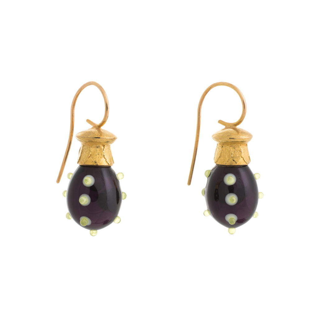 Ohrringe Glassworks Aubergine dunkel mit grünen Punkten