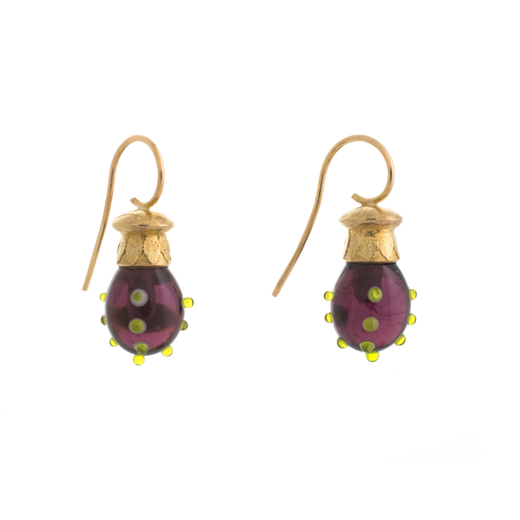 Ohrringe Glassworks Aubergine hell mit grünen Punkten