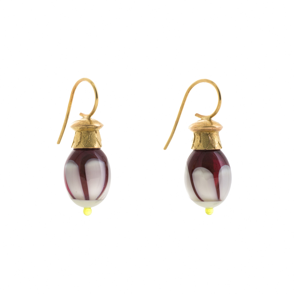Ohrringe Glassworks Weiß gestreift mit Aubergine